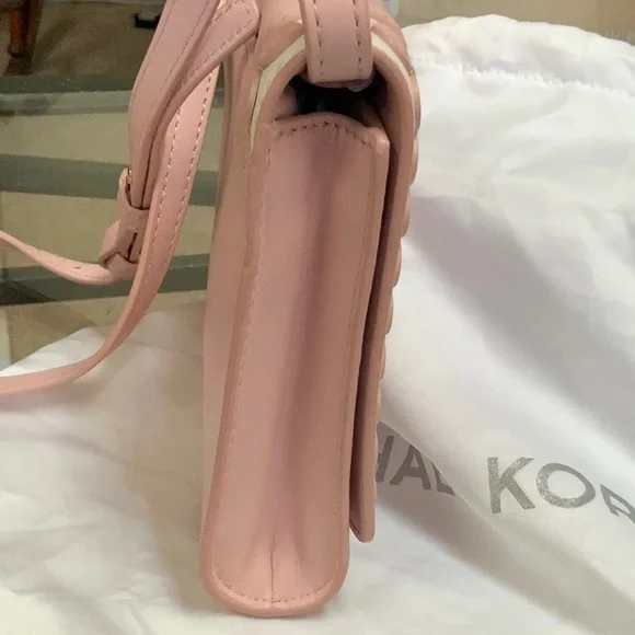 MICHAEL KORS purse that could be a shoulder or crossbody bag. - Picture 3 of 6